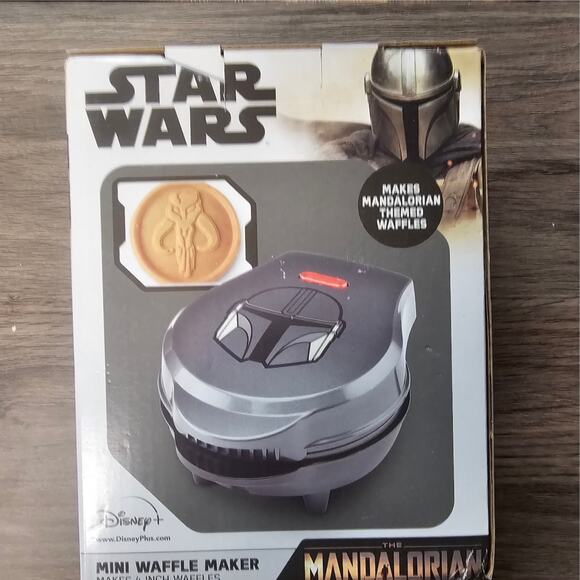 Disney's Star Wars Mandalorian Mini Waffle Maker NWT - Picture 1 of 6